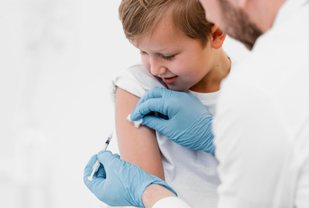 Aprovado Pena de detenção para quem deixar de vacinar criança ou adolescente
